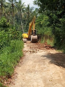 Peduli Lingkungan,  PT.Pringsewu Jaya Abadi Perbaiki Infrastruktur Jalan.