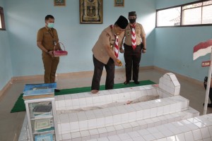 Kwarcab Pringsewu Ziarahi Makam KH.Ghalib Dan Tokoh Pramuka