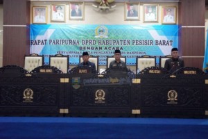 DPRD Pesibar Gelar Rapat Paripurna Ranperda Pertanggungjawaban APBD 2022