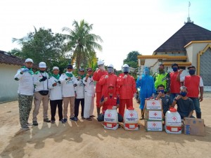 PMI, FPI Dan Risma Semprot Disinfektan Di Gadingrejo.