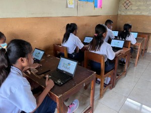 PLN Beri Bantuan Laptop dan Internet untuk Cerdaskan Anak-anak Pulau Sumba